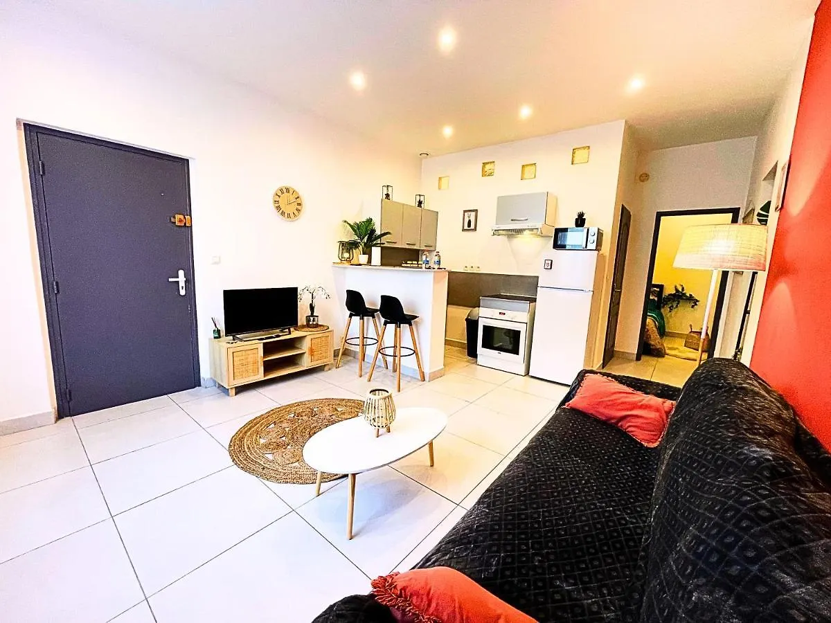 Apartamento Carre Rouge*Gare Sncf*Fibre Wifi Miramas